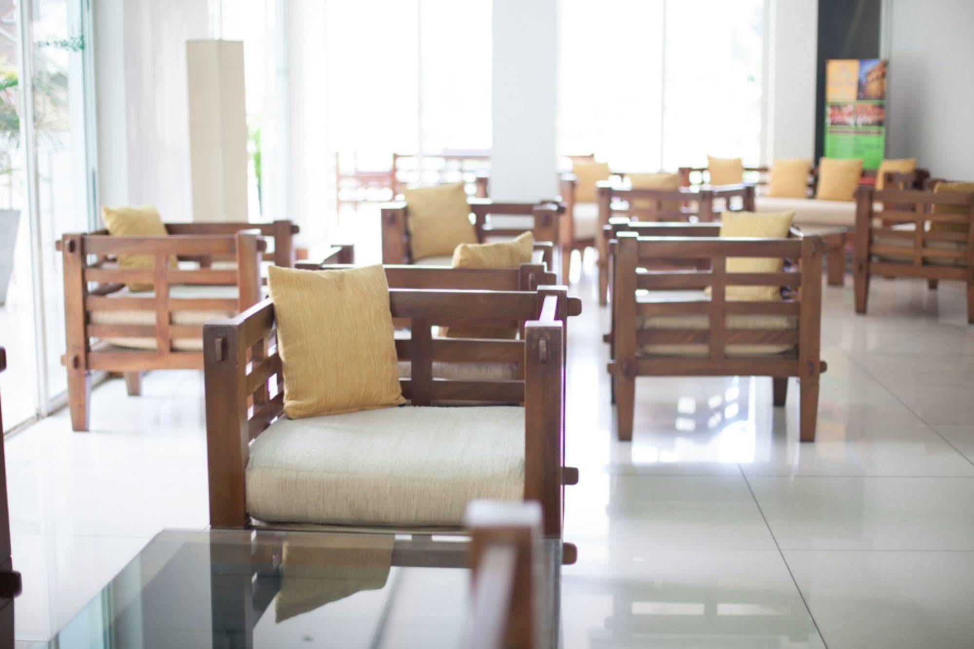 Senani Hotel Kandy Exterior foto